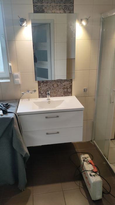 Umywalka WC prysznic wanna meble