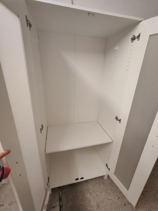 Roupeiro de duas portas em vidro