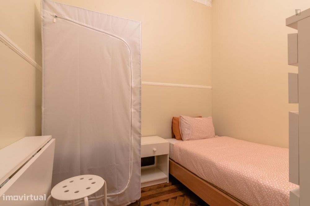 Quarto - localizado em Intendente Lisbon