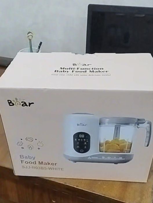 Bear Baby Food Maker (пароварка-блендер)