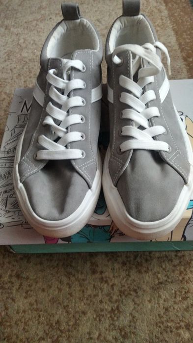 Кроссовки 40р.новые PRIMARK