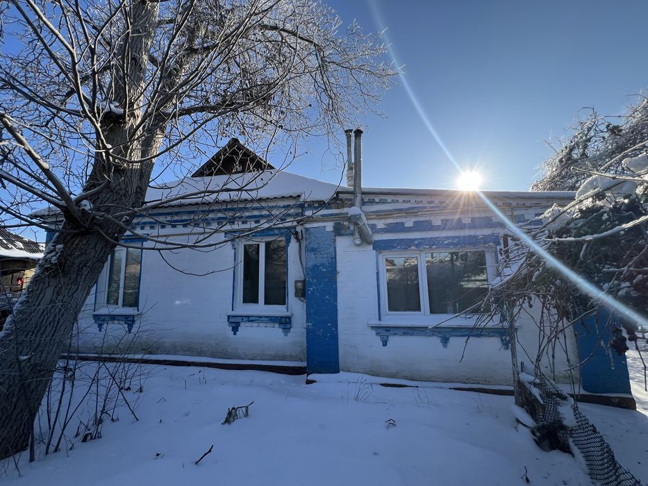 Продам будинок неподалік центру міста Узина