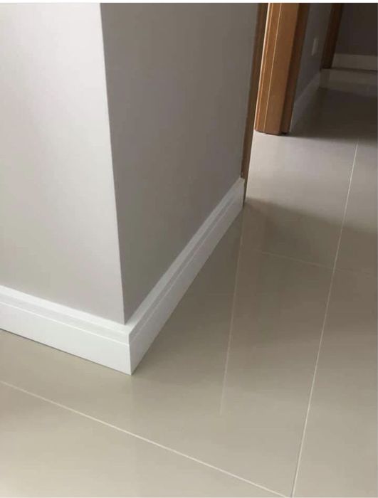 Instalação porta - rodapés