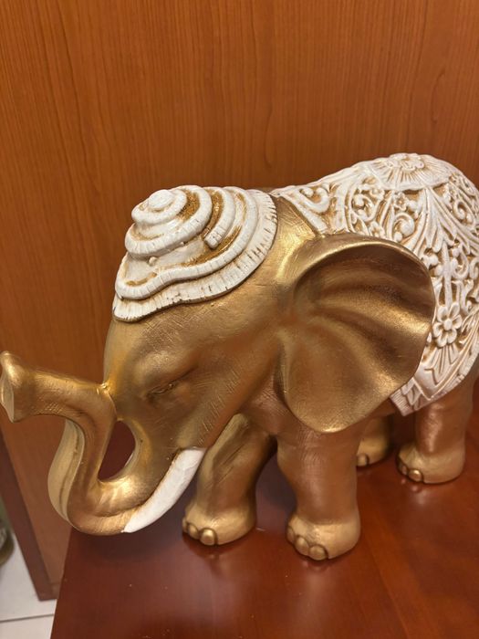 Elefante Decorativo Dourado e Branco (Trompa para Cima) - 38 cm