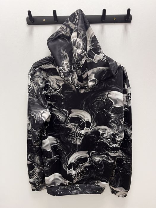 Bluza w czachy z kapturem