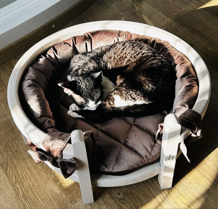 ліжко лежанка для собак або котів кровать з дерева з м'яким матрацом