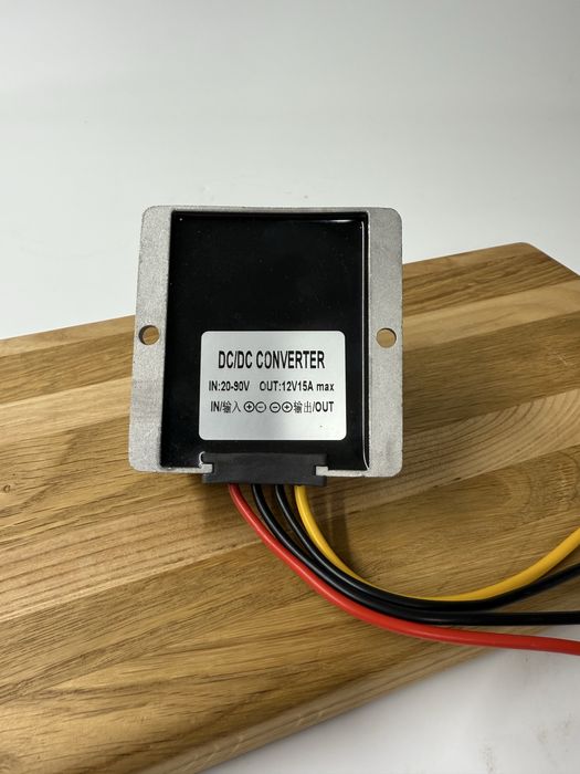 Герметичний якісний DC-DC понижаючий перетворювач 20-90v в 12v 15a