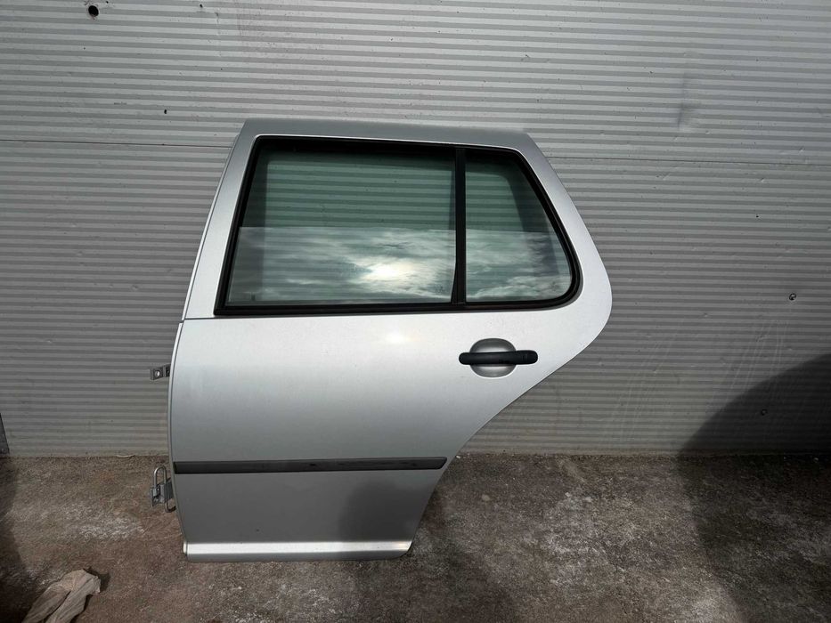 Peças Golf IV 1.4 90 cv desde 25 € — portas, capô e para-choques