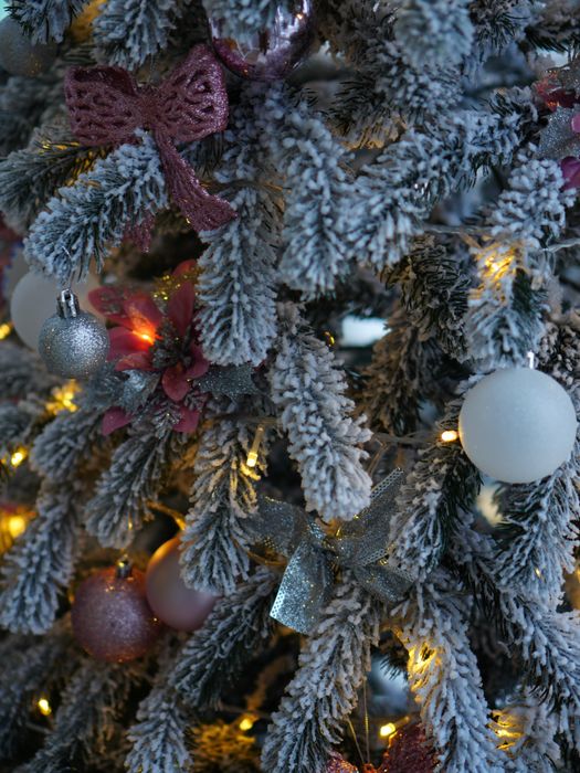 Штучна ялинка засніжена