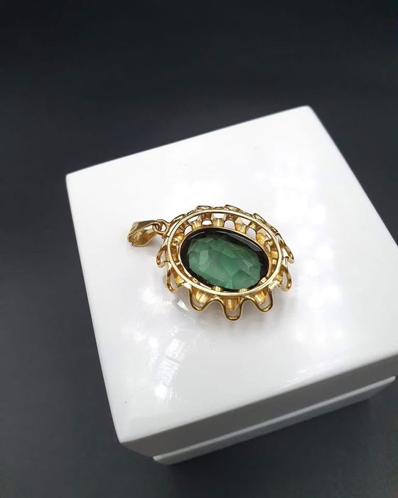 Okazała Złota Zawieszka zdobiona Oliwinem