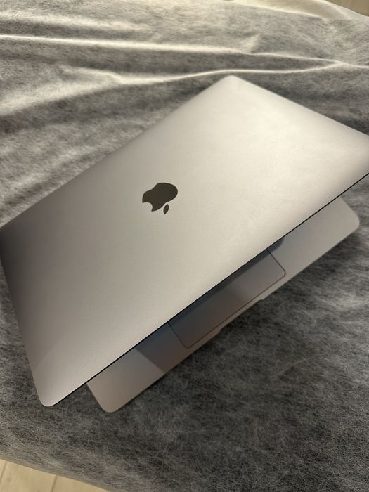 Macbook air  в ідеальному стані