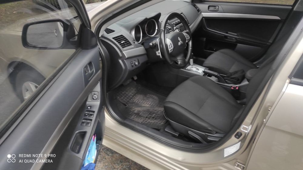 Продам належний не крашений автомобиль.