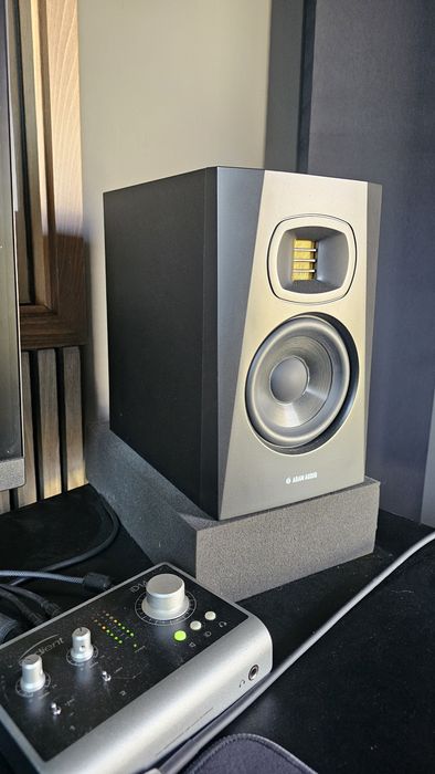 Monitores de estúdio Adam T5V c/caixa