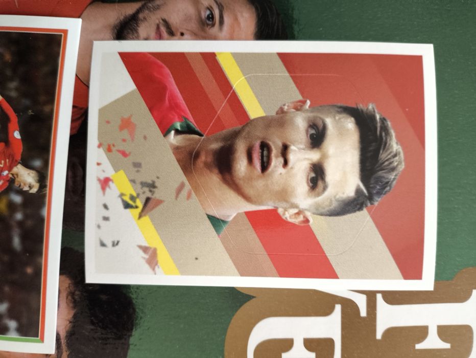 Caderneta nova Fome de Vencer completa com os cromos por colar.