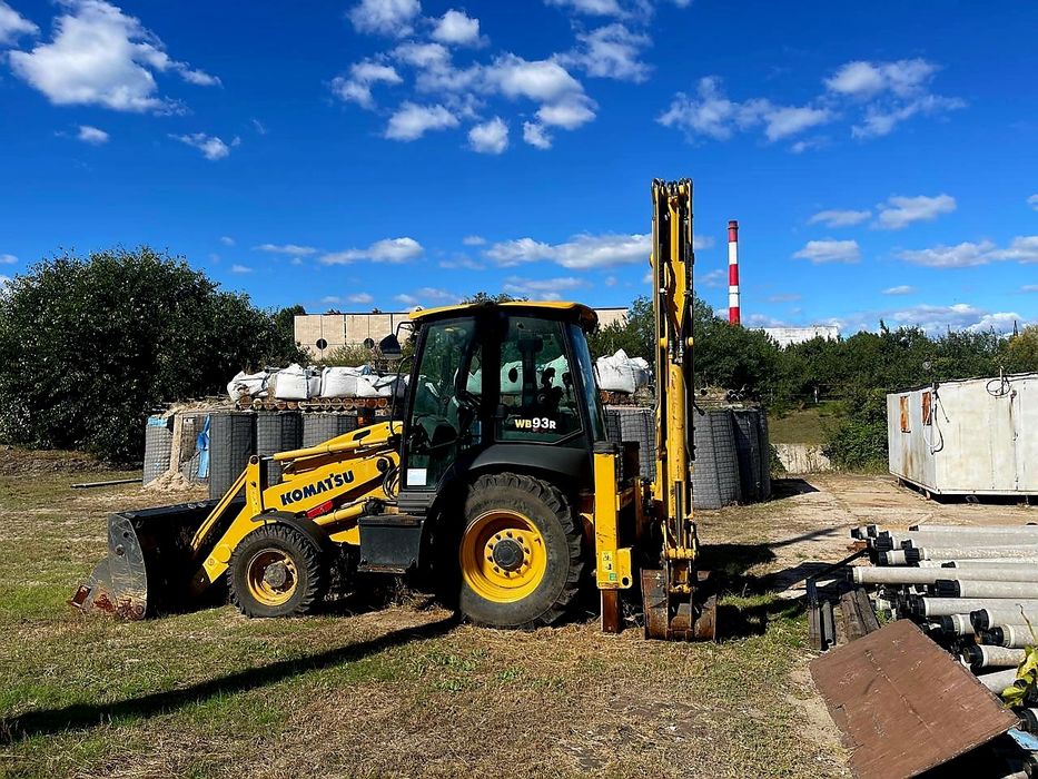 Екскаватор навантажувач Komatsu WB93R