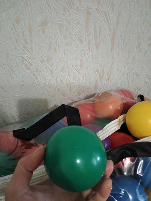 Різнокольорові м'ячики INTEX