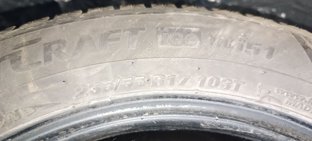 резина зимняя 235/55 R17