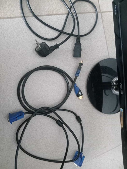 Monitor ASUS em excelente estado, com cabo