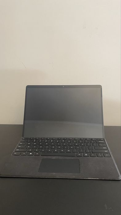 Surface pro 9, i5-1335U, 8GB ram, 256GB