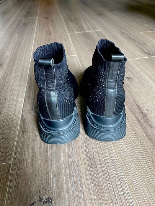 Кросівки жіночі шкарпетки