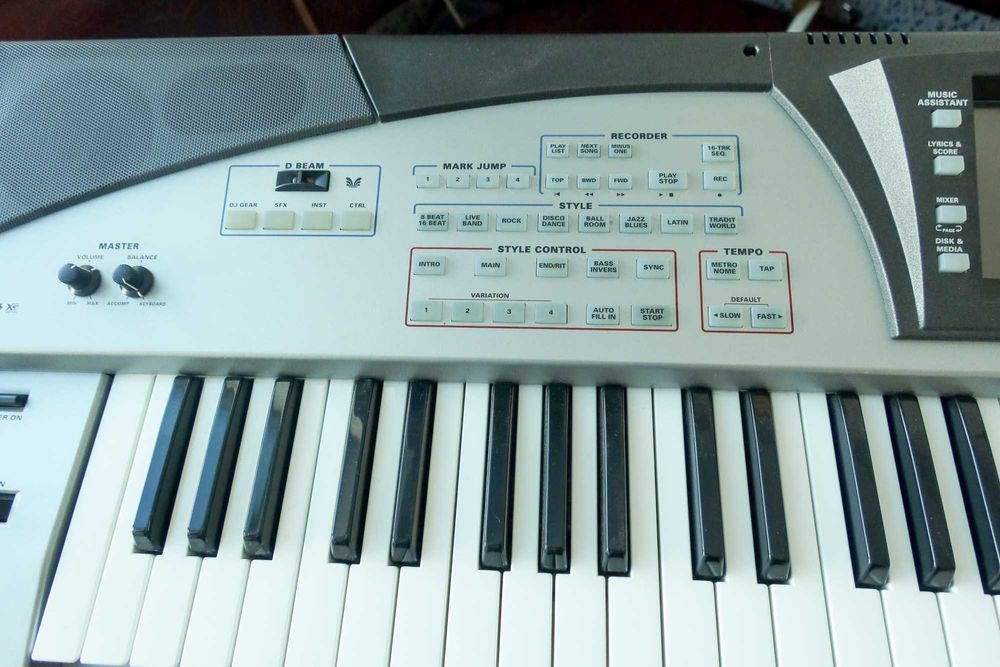 Синтезатор Roland E-60