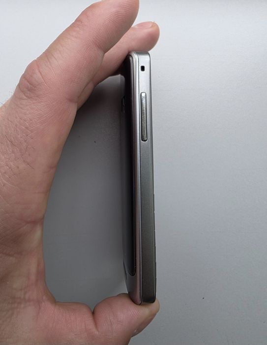 Samsung  GT-S5610 + наушник новий