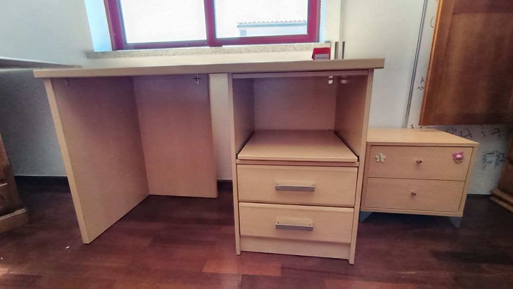 Secretaria com 2 gavetas (1,2 mt)