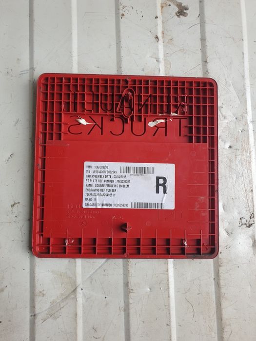 Emblemat Znaczek Logo kabiny Renault gama T
