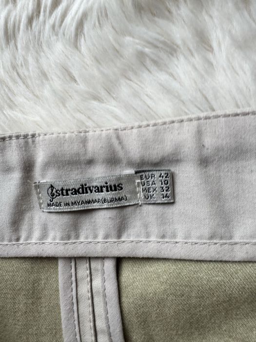 Kremowa spodniczka mini Stradivarius L