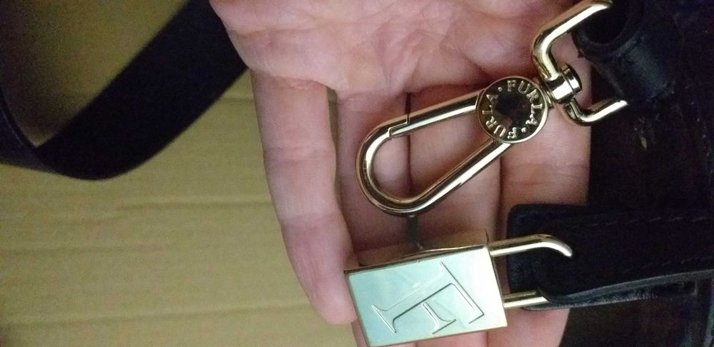 torebka kuferek Furla Candy czarna ze panterką i skórzanymi rączkami