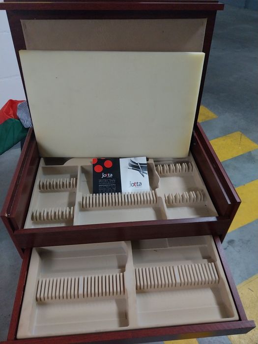 Caixa de faqueiro jota, como nova