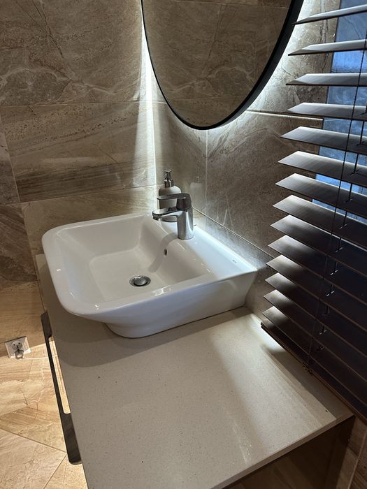 Umywalka Roca, bateria Grohe, blat gratis