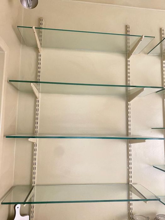 13 vidros de prateleiras  grissos  7 de 95x27x1 cm + 5 tamanhos variados