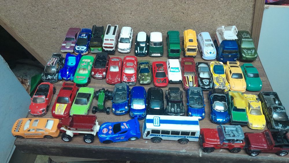 45 carros de brincadeira