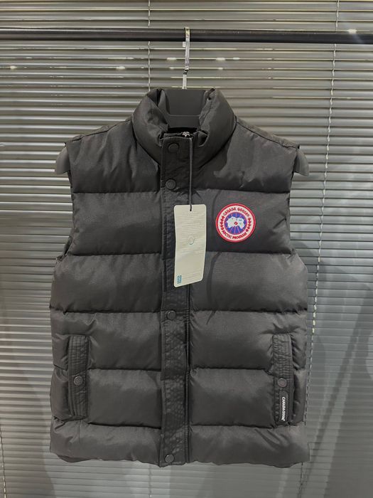 Нова безрукавка  жилетка  Canada  goose  розмір  S-XXL