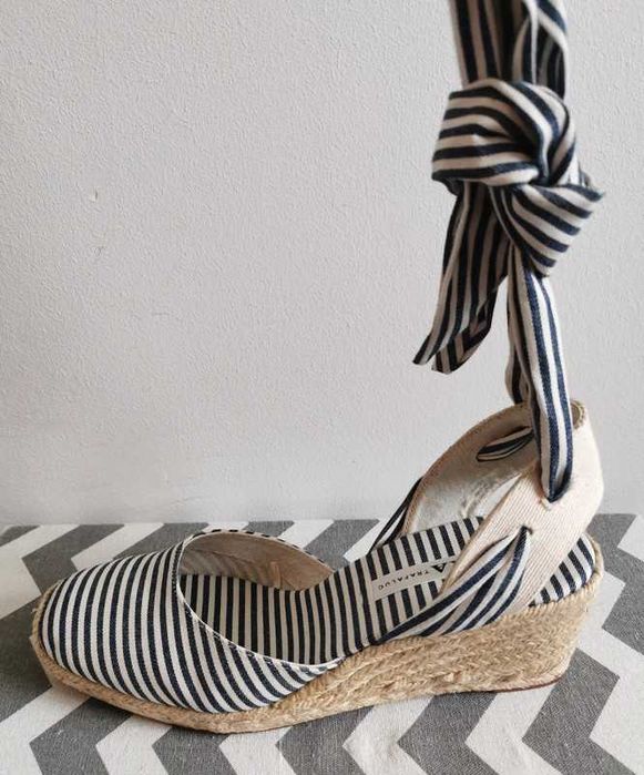Zara espadryle na koturnie wiązane w kostce