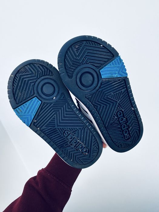 Дитячі високі кросівки для хлопчика adidas Hoops Mid