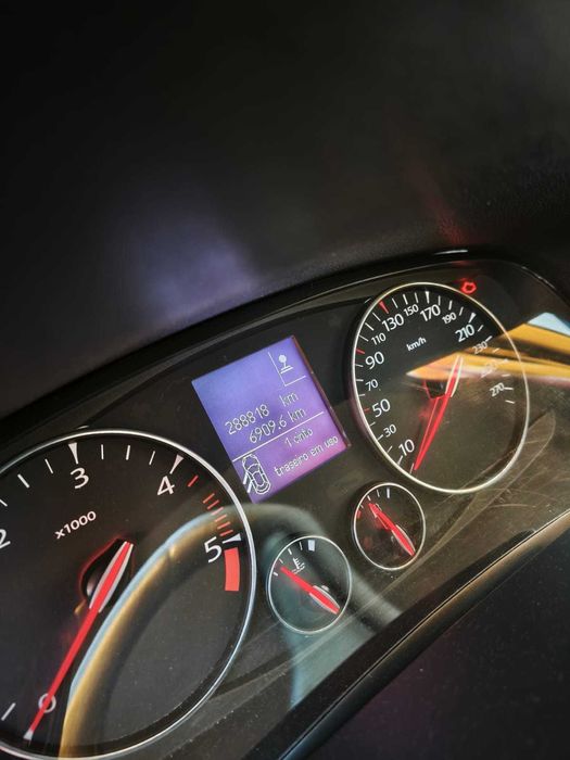 Renault  Laguna.