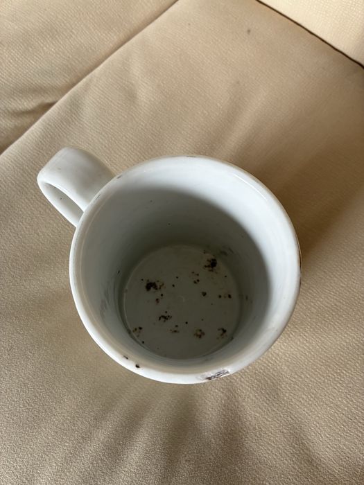 Caneca branca em porcelana Vista Alegre