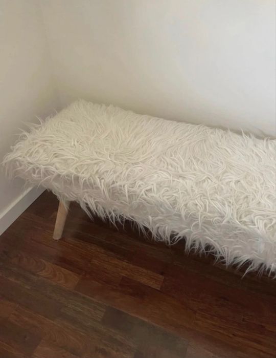 Banco com efeito pelo branco