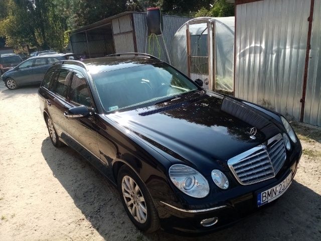 Sprzedam bardzo zadbanego Mercedesa E211