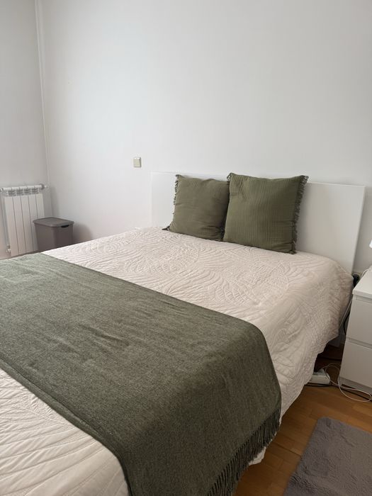 Cama com duas gavetas Ikea