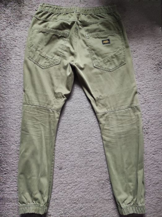 Spodnie męskie khaki Cropp w rozmiarze M