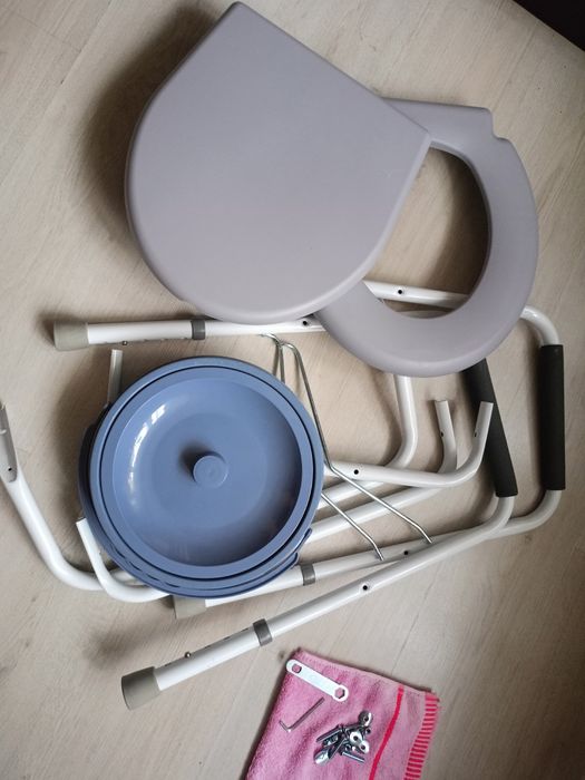 Продам крісло туалет