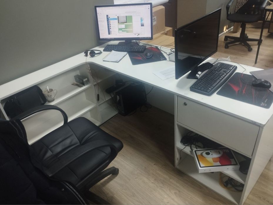 Поодам мебель для магазина срочно!!!