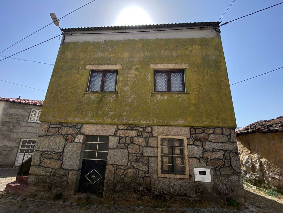 Moradia em Vale de Azares - Celorico da Beira