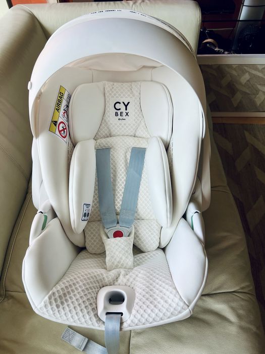 CYBEX Cloud T i-Size White + Base T ISOFIX – Like New