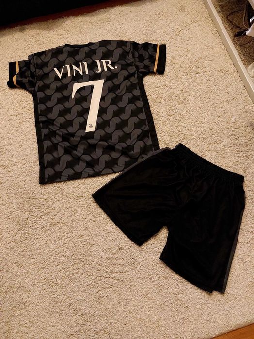 Strój sportowy piłkarski Vini jr. 7 r 158