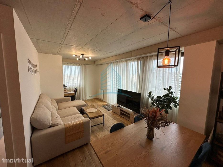 Arrenda se T2 com varanda ( SEM MOBILIA )