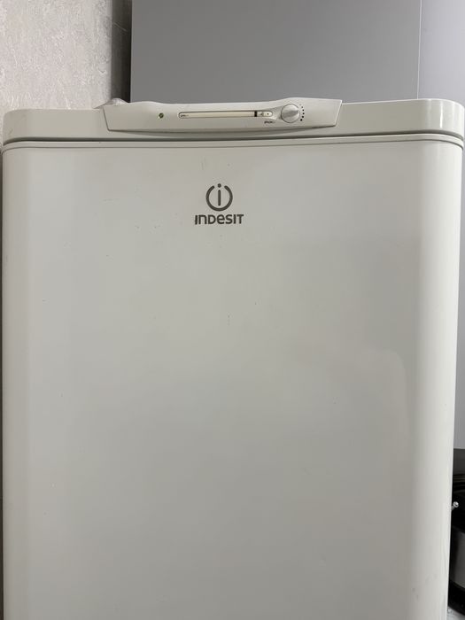Холодильник Indesit